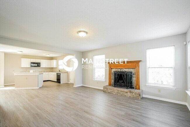 Building Photo - 4 Bedroom Pet-Friendly Home in Indianapolis, IN with Main Street Renewal