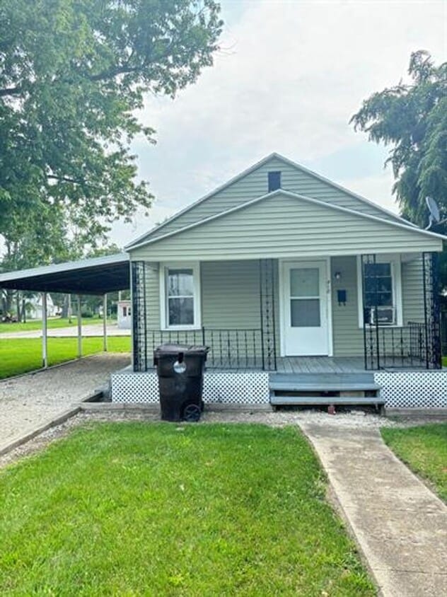 Primary Photo - 418 N High St