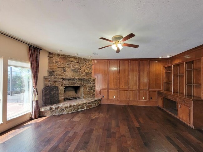 Building Photo - 4717 Country Club View