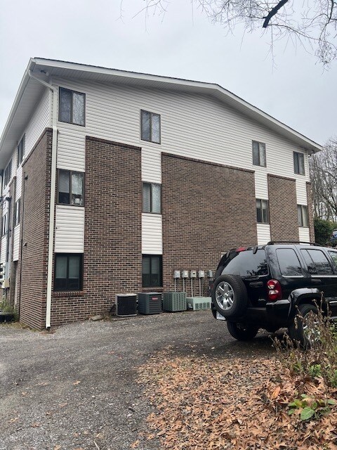 Foto del edificio - 3210 Orleans Dr