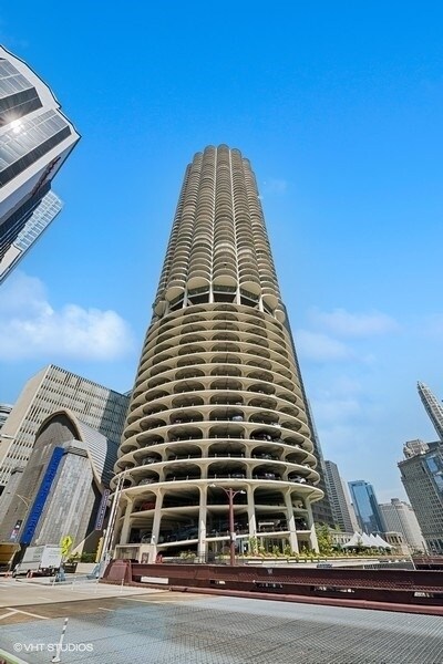 Building Photo - 300 N State St