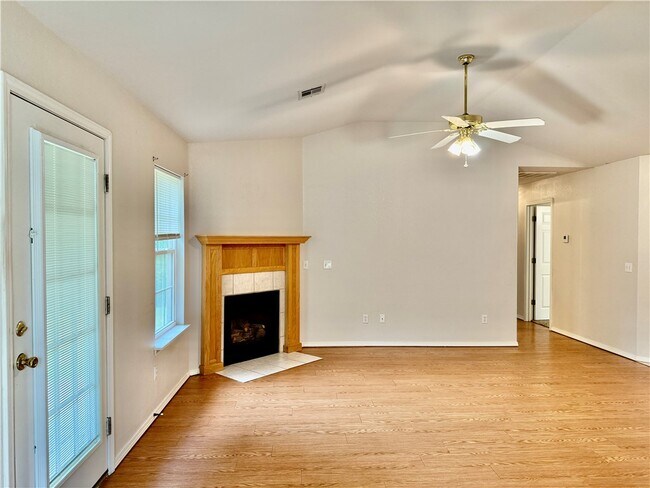 Building Photo - 15 Pennine Ln