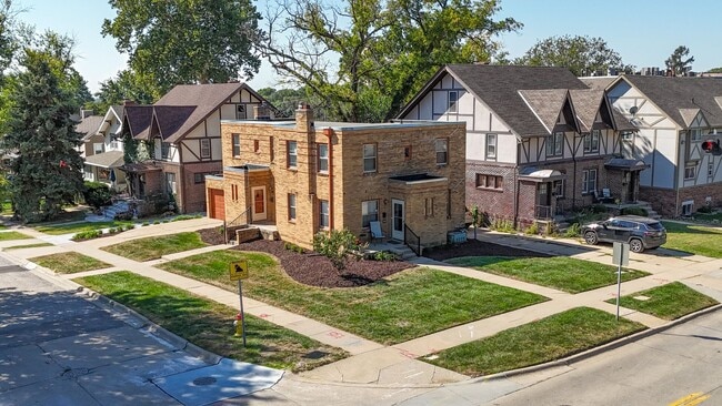 2 Bedroom Duplex Residence near UNMC & Blackstone - 2 Bedroom Duplex Residence near UNMC & Blackstone Apartment