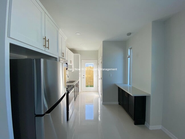 Foto del edificio - 212 W St Helena Ave