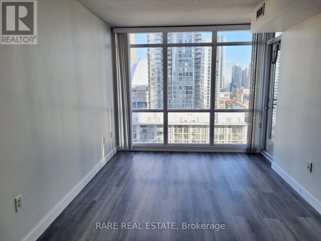 Photo du bâtiment - 15 Fort York Blvd