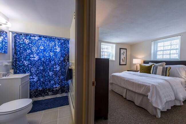 Foto del edificio - 11 Brattle Dr