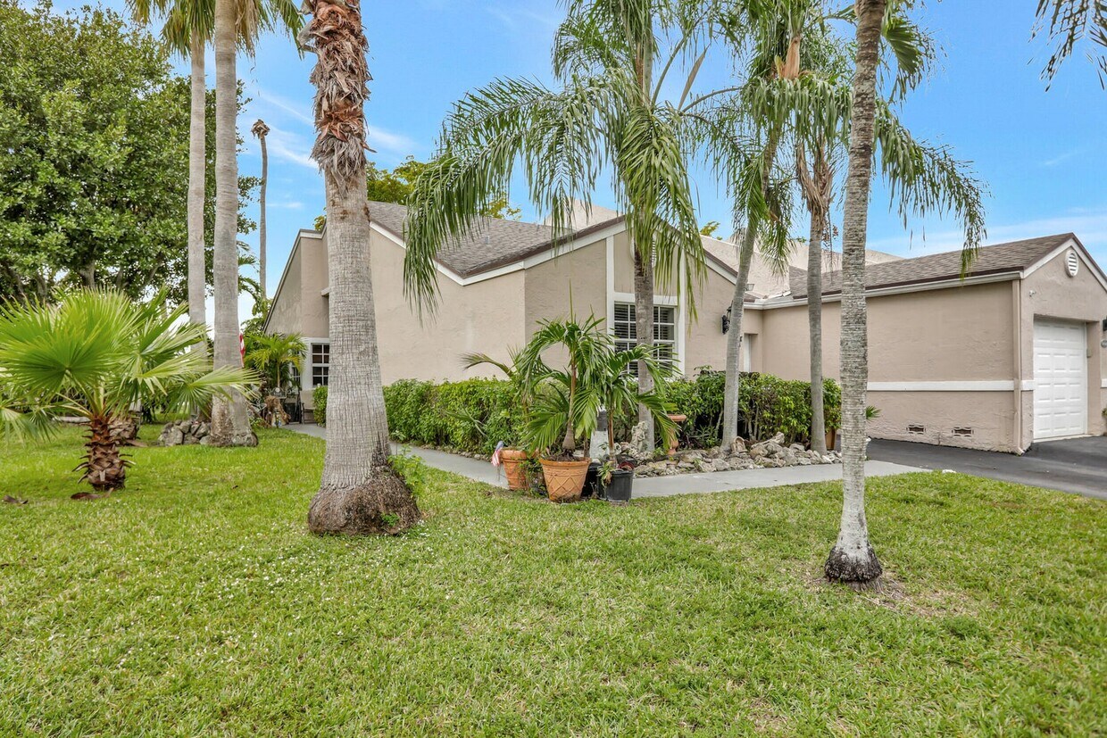 5101 NW 11th Way, Deerfield Beach, FL 33064 Townhome Rentals in