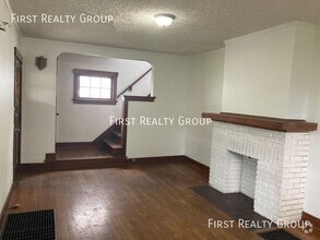 Building Photo - 1324 W Fairview Ave