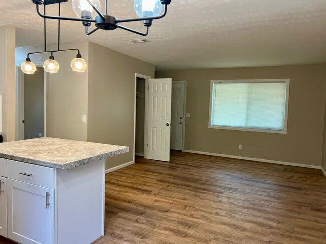 Building Photo - 1705 Floyd Rd