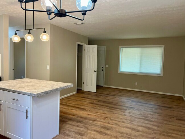 Foto del edificio - 1705 Floyd Rd