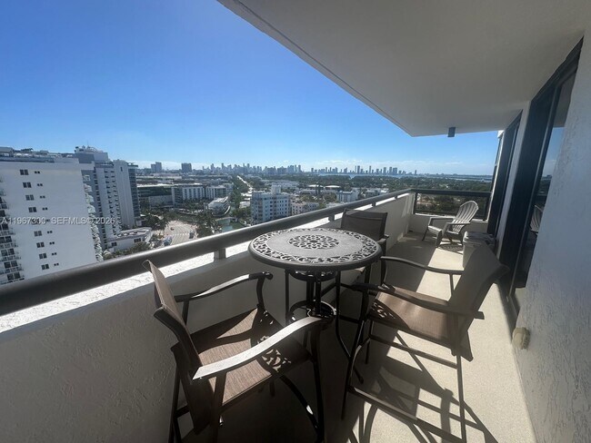 Foto del edificio - 2555 Collins Ave