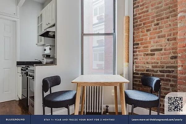 Building Photo - 246 Mott St
