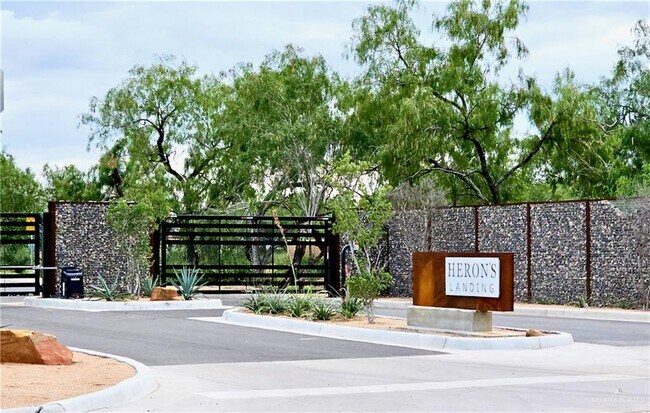 Foto del edificio - 27 Peach Ln