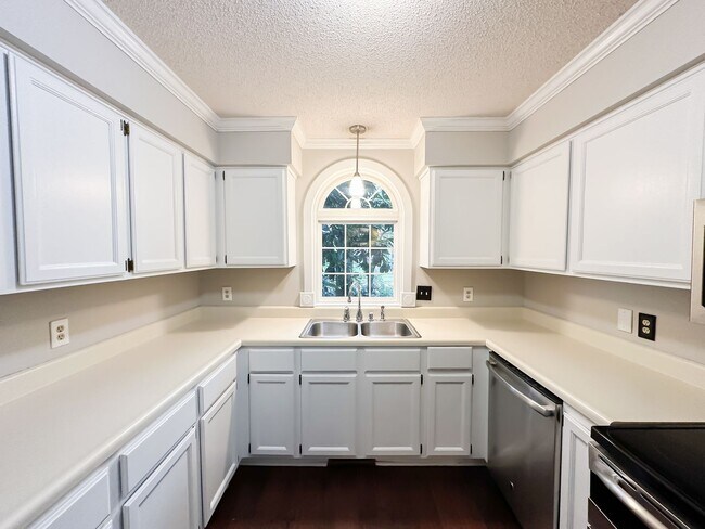 Building Photo - Beautiful North Raleigh Home