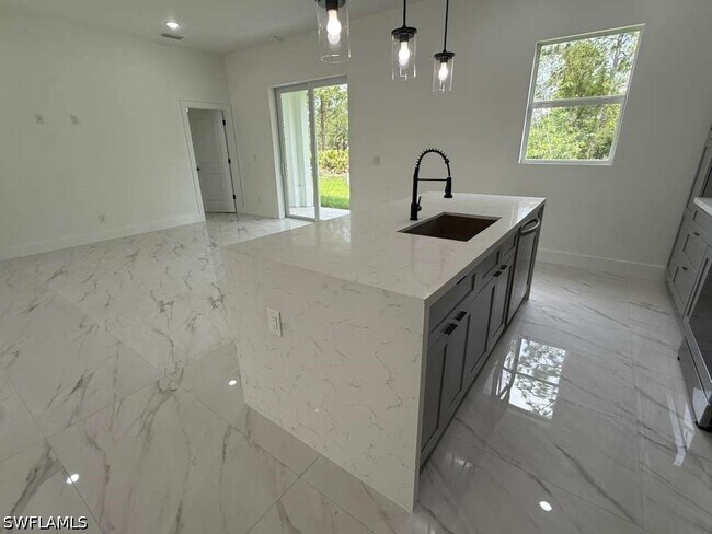 Foto del edificio - 723 Epps Brown St E