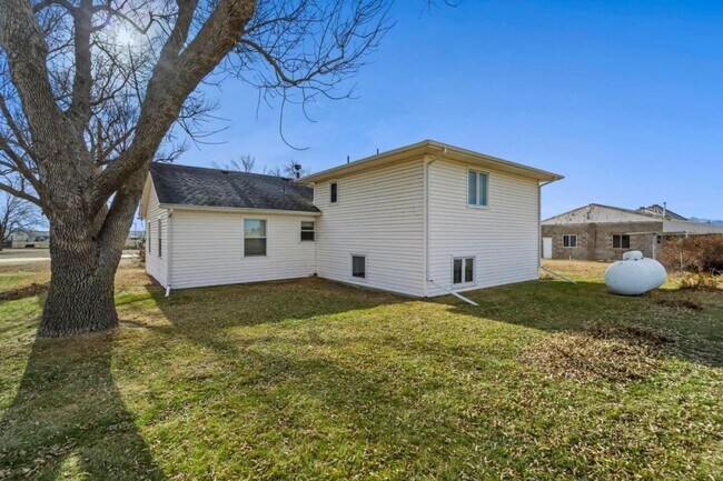 Building Photo - 5631 Co Rd 46