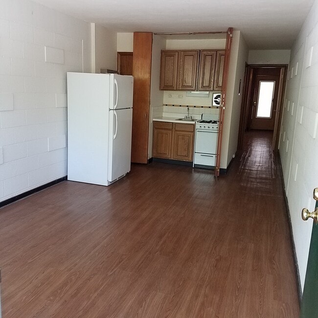 Building Photo - Great Location at a Great Price! 1BR/1BA W...