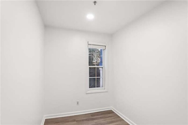 Building Photo - 5564 River Heights Crossing SE