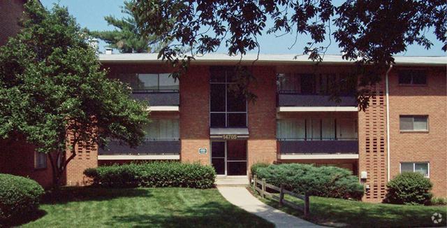 Edificio - Laurel Pines