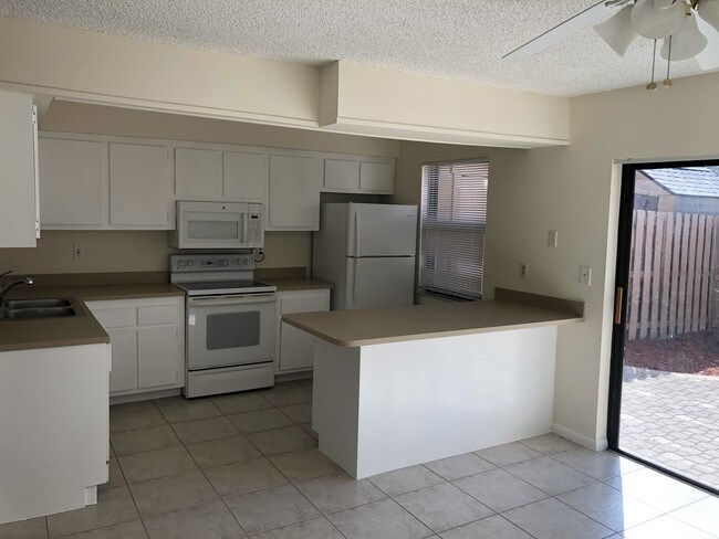 Foto del edificio - 803 Sandtree Dr