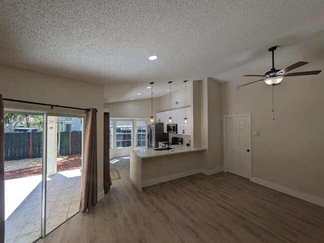Foto del edificio - 1264 Willow Dr