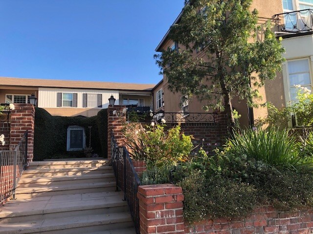 Beautiful Entry - 9709 W Olympic Blvd