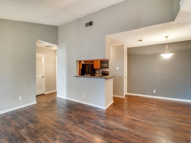 Building Photo - 1101 Calico Ln