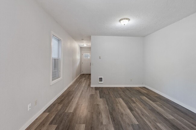 Building Photo - 1 BD available in the serene SW Hills