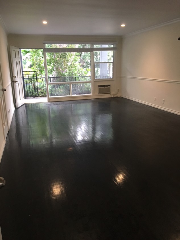 Beautiful Living room - 7215 Hillside Ave