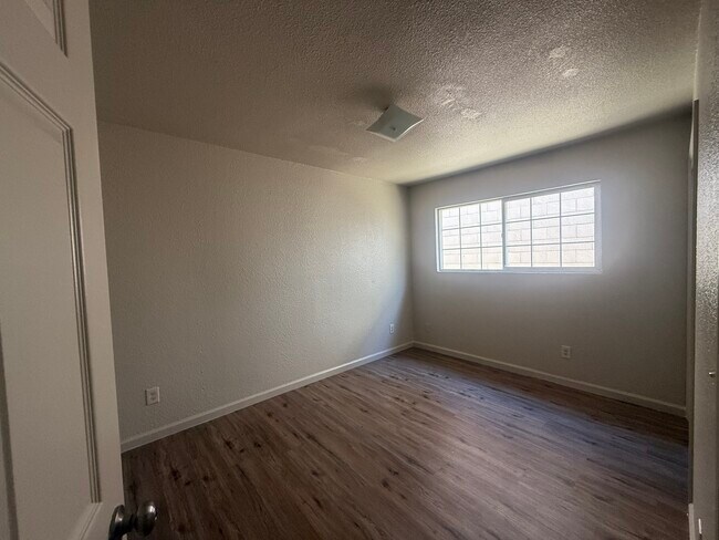 Foto del edificio - 2401 Strivens Ave