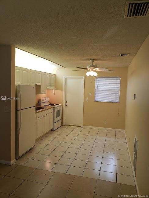 Building Photo - 2889 SW 19th Pl