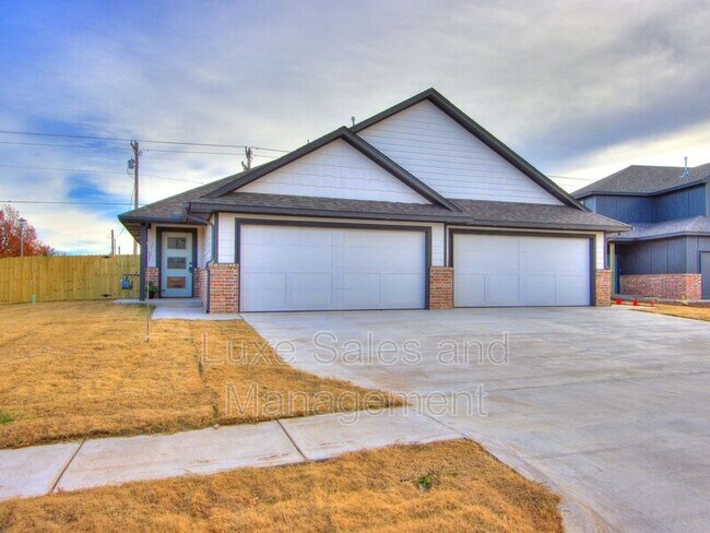 Building Photo - 10522 Utica Dr