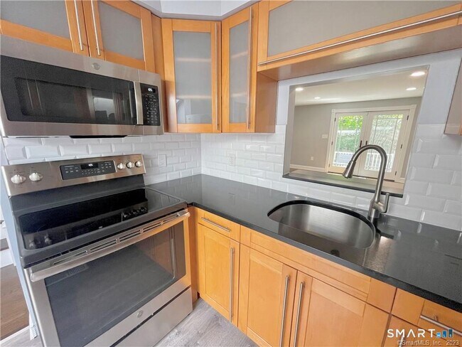 Building Photo - 35 Seaside Ave