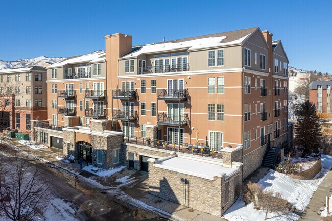 Foto del edificio - Millstone at Clear Creek Square