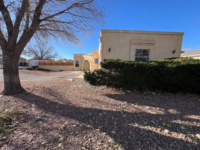 Building Photo - 2 Bedroom Single Story Home Available Near...