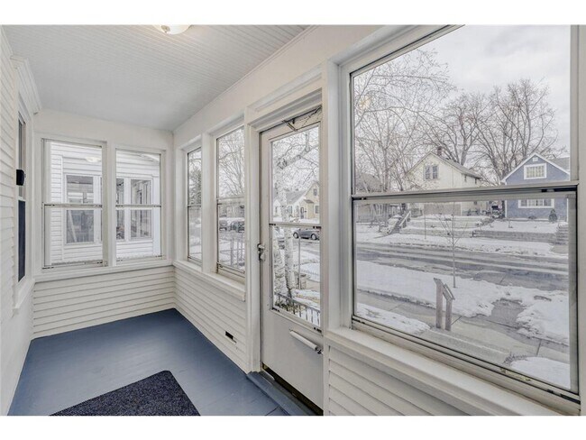 Foto del edificio - 595 Hawthorne Ave E