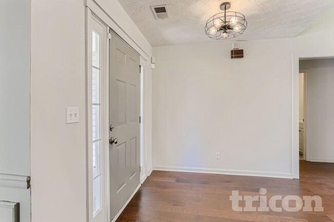 Building Photo - 2500 Huntington Dr