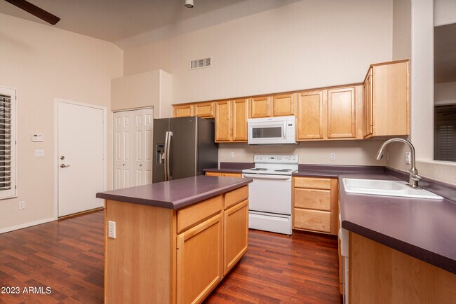 Building Photo - 1304 S Porter St