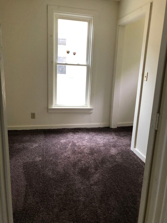 Bedroom 2 - 419 Parkview Dr