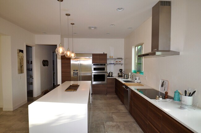 Building Photo - Stunning 5bed/3bath 2771 sq/ft Gilbert Home!