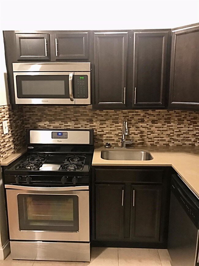 Building Photo - 2574 33rd St