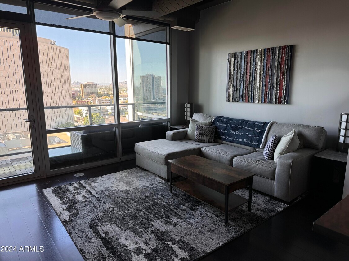 Foto principal - 1 E Lexington Ave