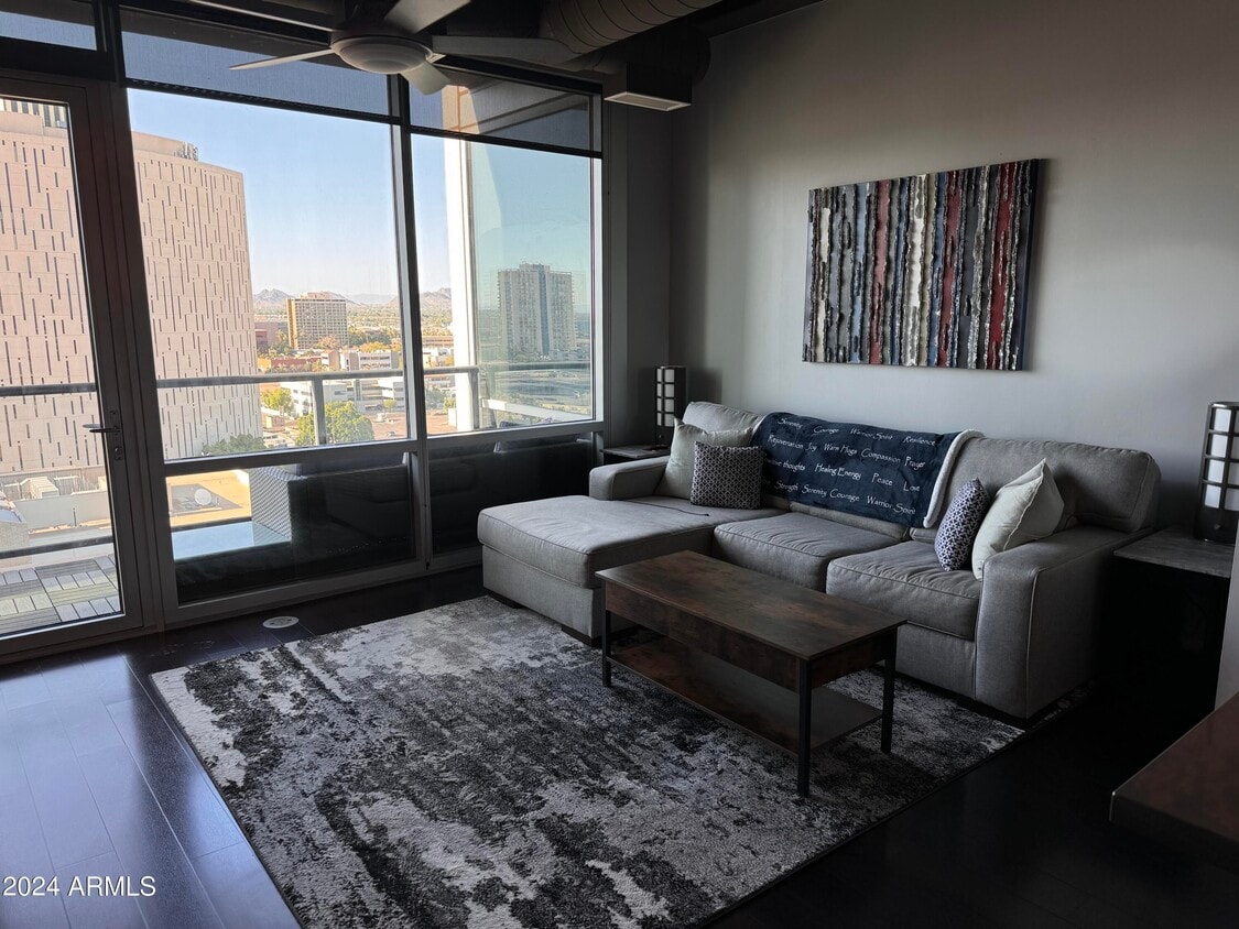 Foto principal - 1 E Lexington Ave