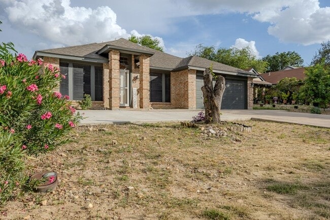 Building Photo - 1425 Longhorn Dr