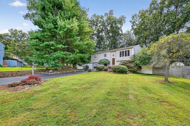 Building Photo - 731 Manette Ln
