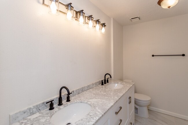 Building Photo - 5115 Beaver Hollow Dr
