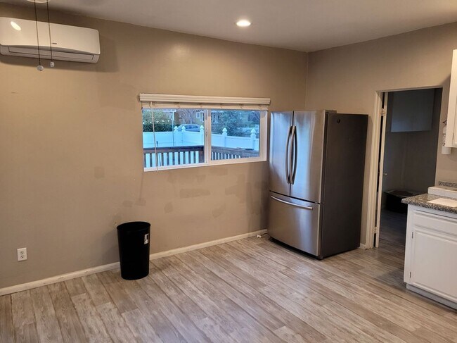 Building Photo - 605 18th St