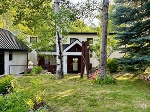Building Photo - 262 Eastwood Rd
