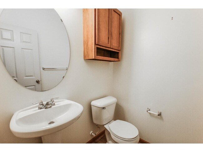 Building Photo - *3Bed*2.5Bath plus loft*1852 SqFt- Great A...