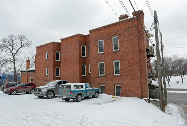 Building Photo - Parkview Apartments